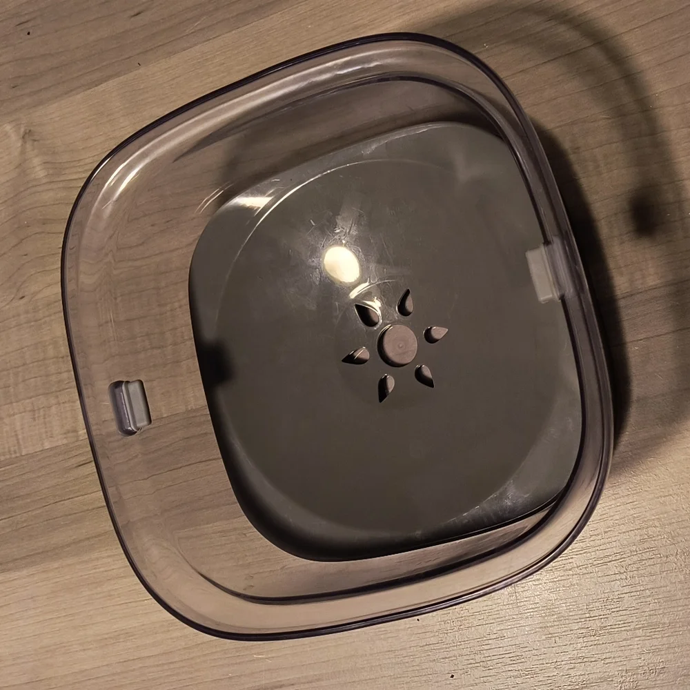 No Spill Large Capacity Water Bowl
